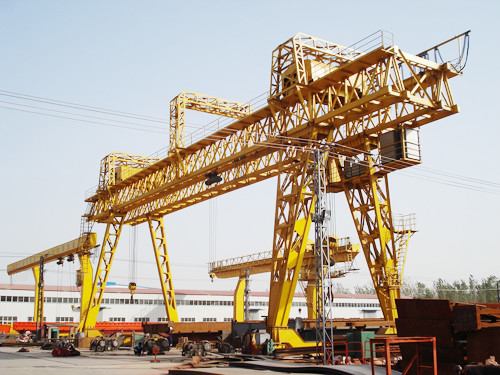 স্টোরেজ ইয়ার্ডে 50T ট্রাস গ্যান্ট্রি নির্মাণ ক্রেন