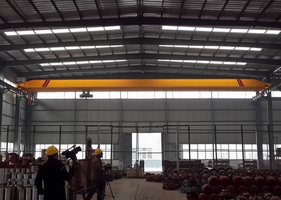 স্প্যান 7.5-31.5m 20 টন ব্রিজ ক্রেন একক বিম EOT ক্রেন 8m/মিনিট উত্তোলনের গতি