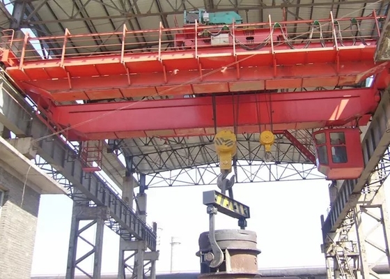 Q345B উপাদান ফাউন্ড্রি ল্যাডল ক্রেন আয়রন মেটাল কাস্টিং ওভারহেড ক্রেন গলিত তরল ইস্পাত ল্যাডল